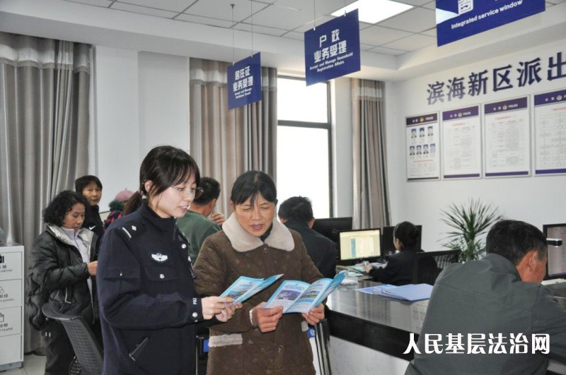 江苏海安：民警宣传新修订的《治安管理处罚法》